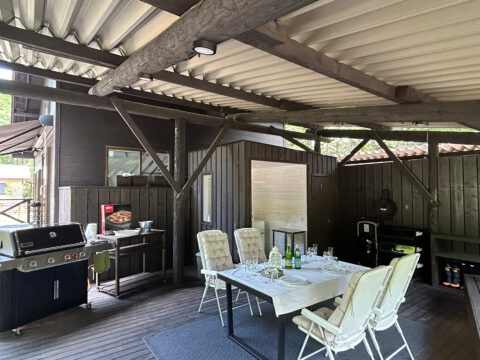 BBQスペース内 キッチンテーブル